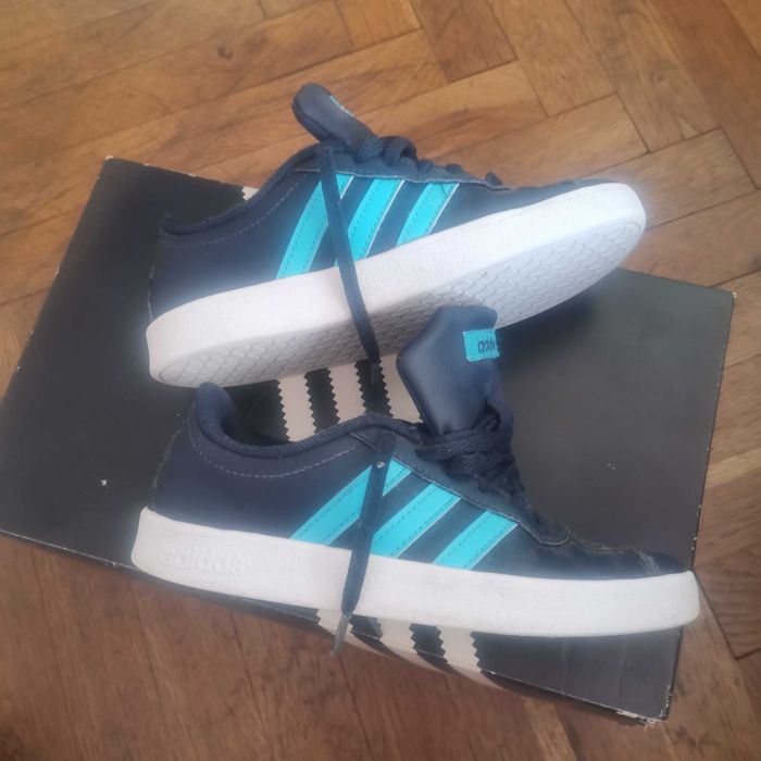 Детски обувки Adidas номер 31