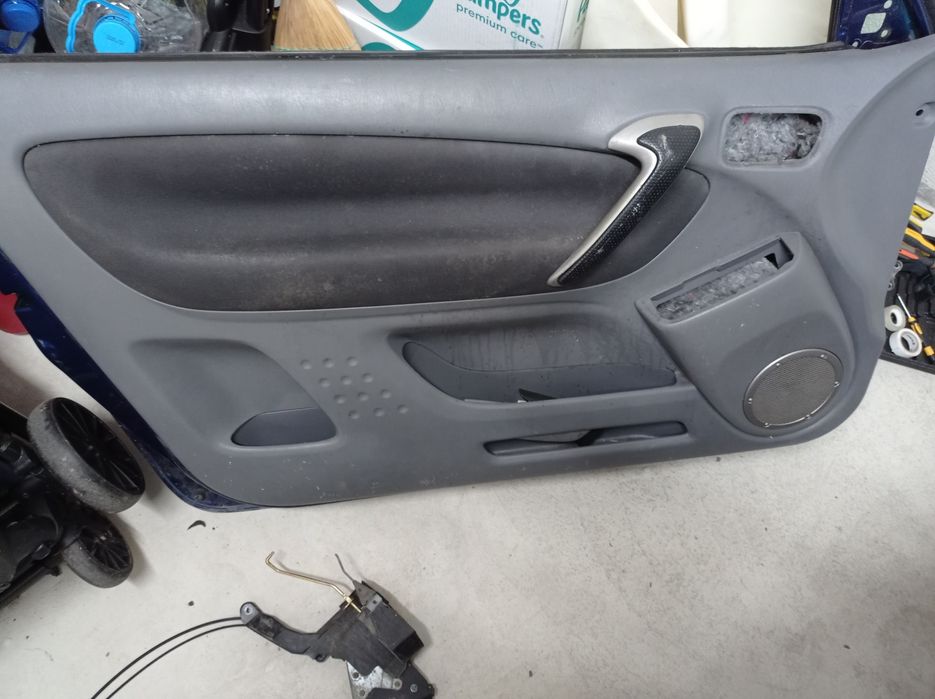 Rav4 2. Къса база. Водач, стъкло,тапицерия лява врата.