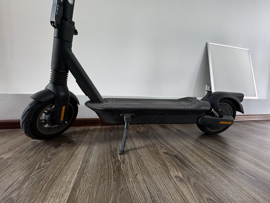 Продаю электросамокат Ninebot Max G2