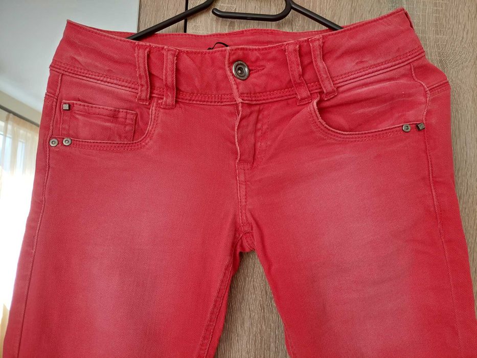 Дамски червен панталон