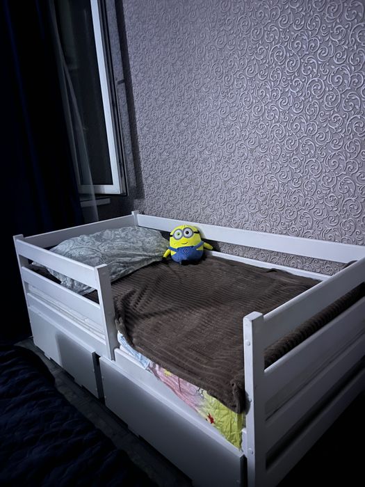 Детская кровать с бортиками