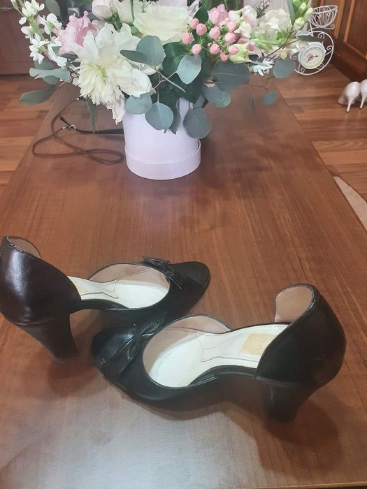 Pantofi tip sanda, piele, masura 35, 45 ron