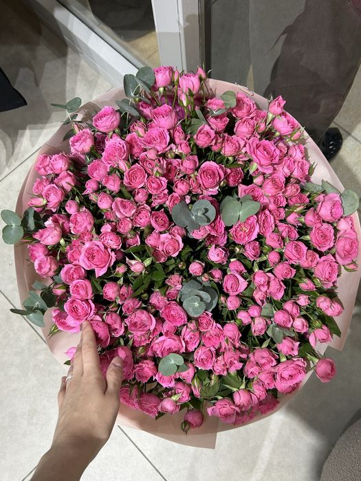 Свежие цветы, пионовидные розы