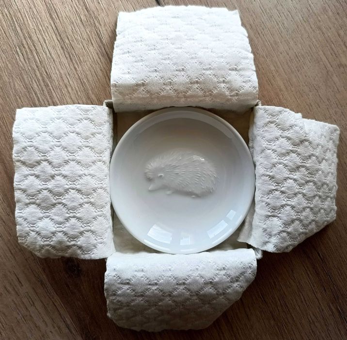 Порцеланова чинийка с таралеж