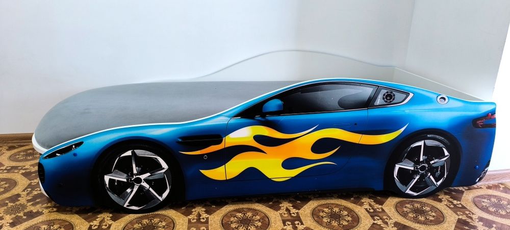 Продам детскую кровать машинку