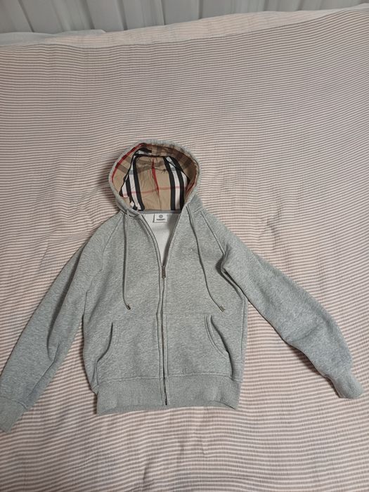 Zip-up burberry în stare buna