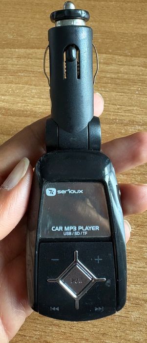 Transmitător FM pentru mașină / player MP3 auto Serioux