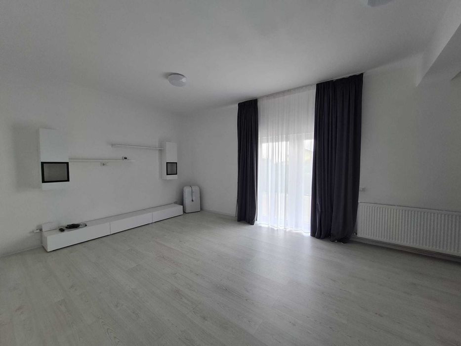 Proprietar- Vila cu  4 camere,curte 250 mp,zona Craitei-Domnesti