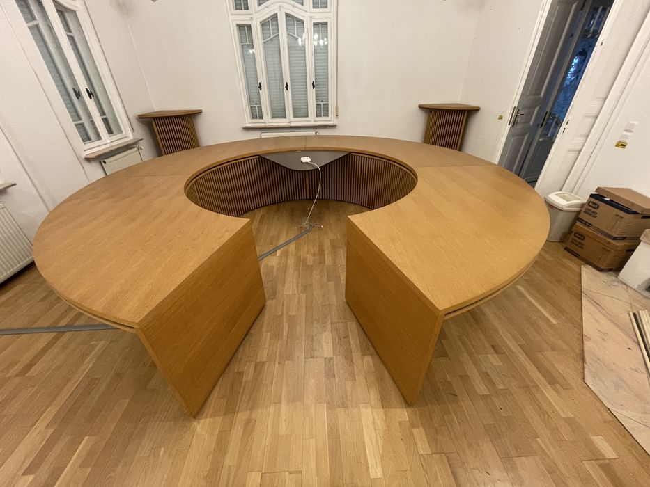 De vanzare masa sedinte sala consiliu