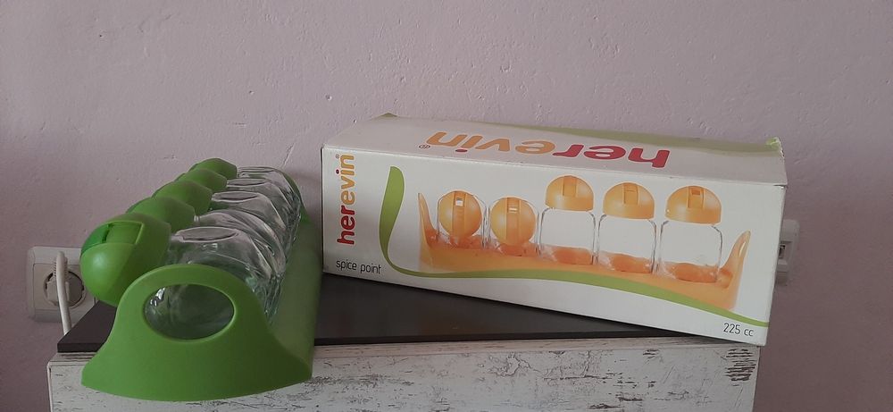 Комплект за подправки  в зелено и сет за зехтин и оцет.