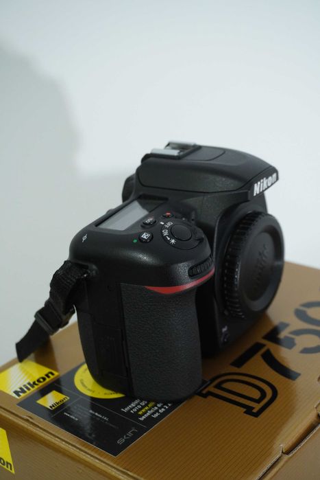 Nikon D7500 body 24k cadre  +2 baterii, Nikon dx 35mm f1.8