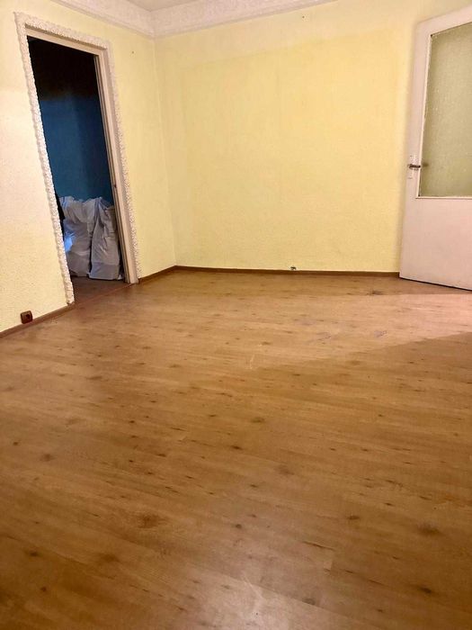 Apartament 3 camere semidecomandat