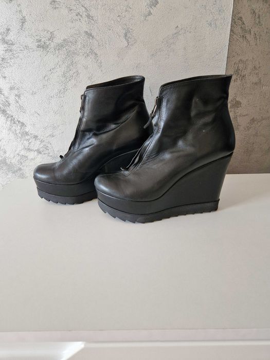 Черни боти от естествена кожа на платформа