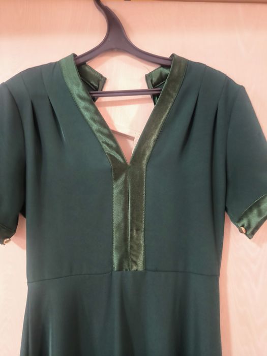 Платье нарядное с шелковой вставкой