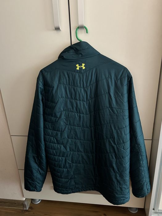 Vand geaca under armour