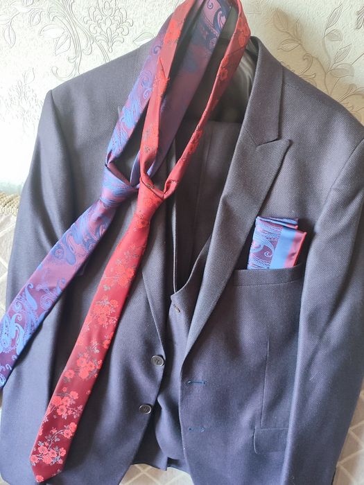 Костюм тройка 56р в чехле