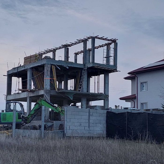 Constructii case la rosu sau gata , renovari ,placari,hidroizolati etc