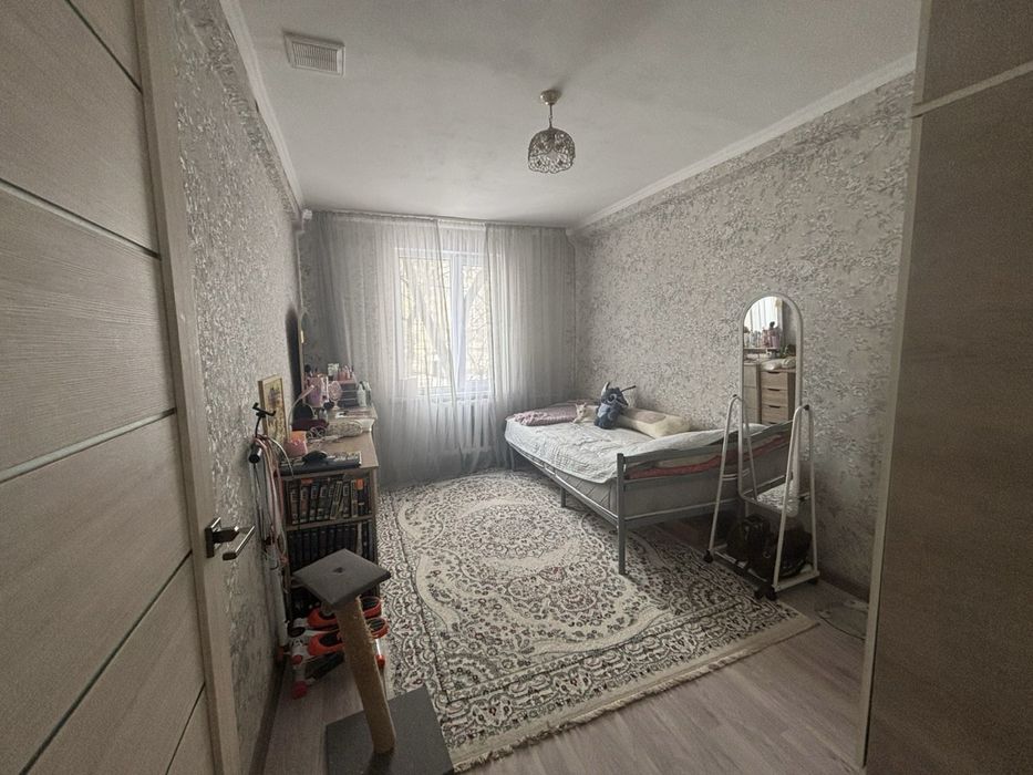 Продаю 4 комнатную квартиру
