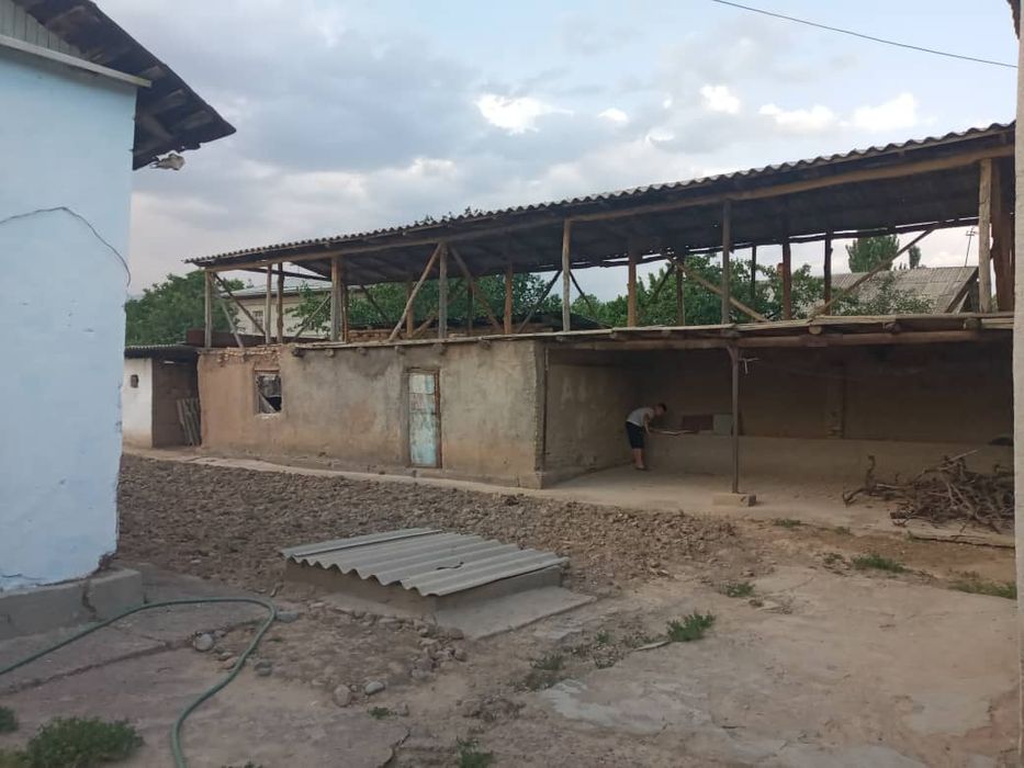 Uy sotiladi.50.000 y.e