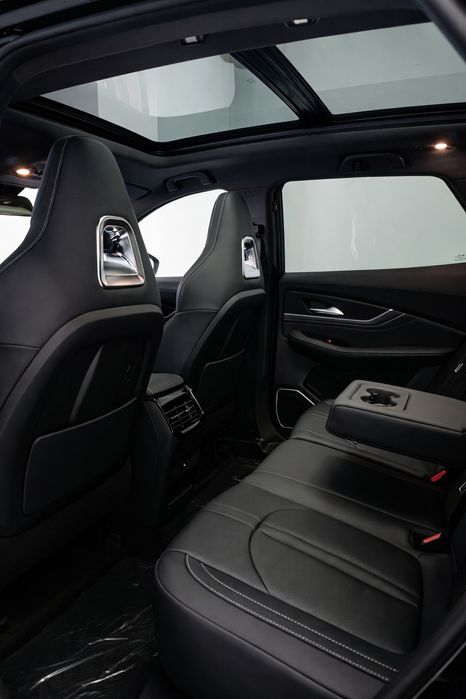 Forthing Friday ev Rasmiy Diller