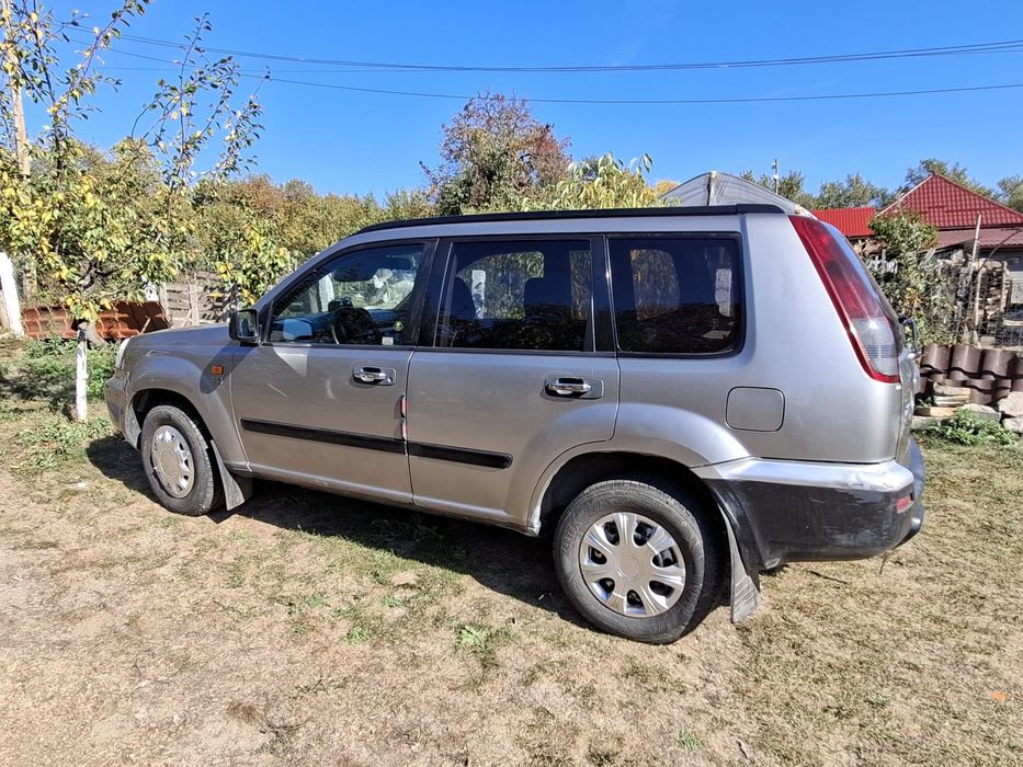 Vând sau dezmembrez Nissan X-Trail 2002