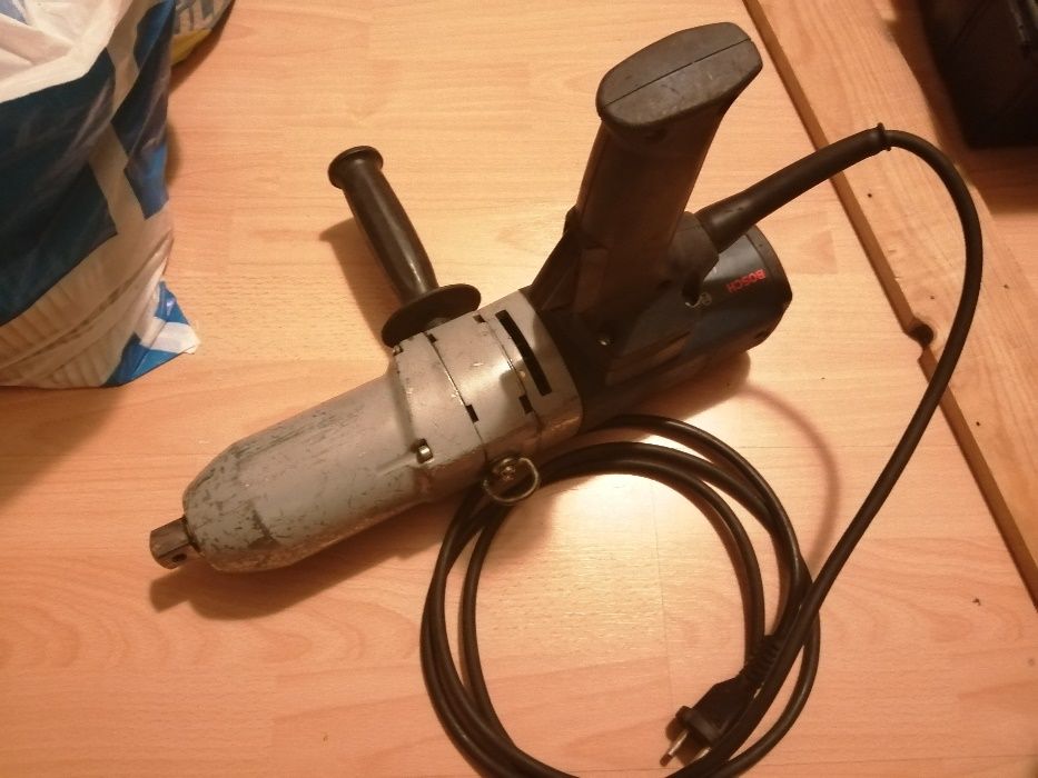 Продавам ударен гайковерт BOSCH GDS 24