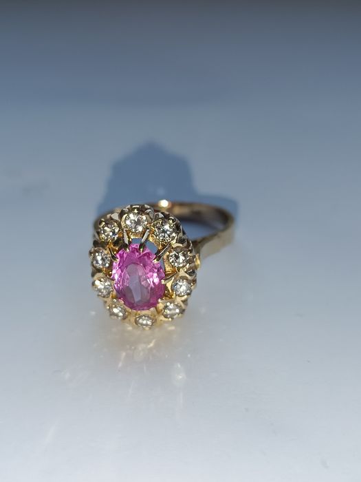 Продаётся бриллиантрвое кольцо Баку старзавод 750 пробы 7  граммов