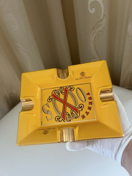 Луксозен пепелник за пури OpusX Society – Керамика с позлата