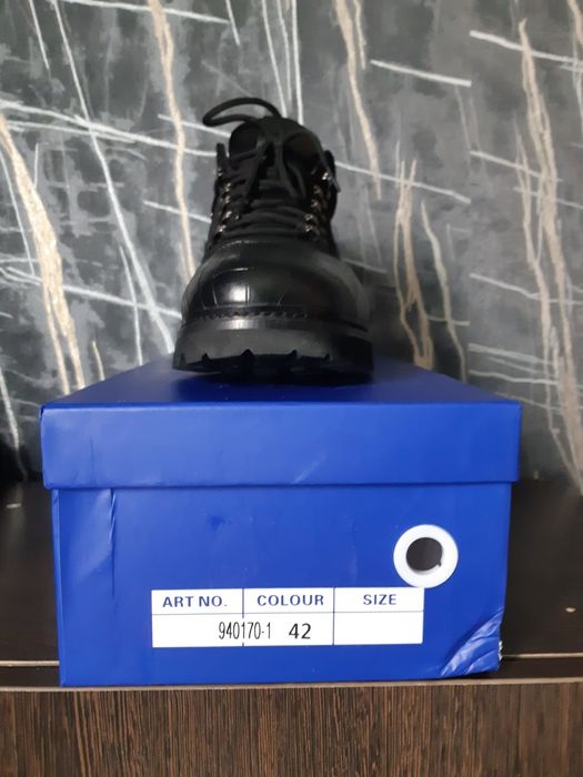 Продам новый 42 размер