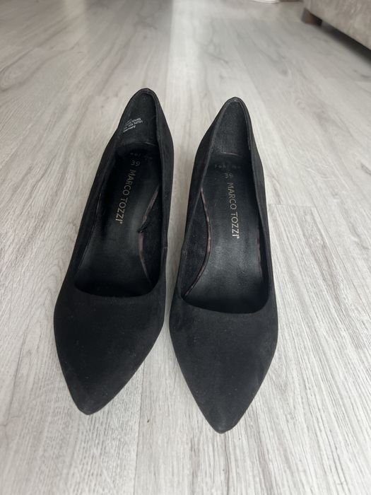 Pantofi cu toc clasici