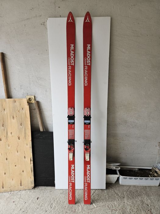 Ски с автомати Mladost