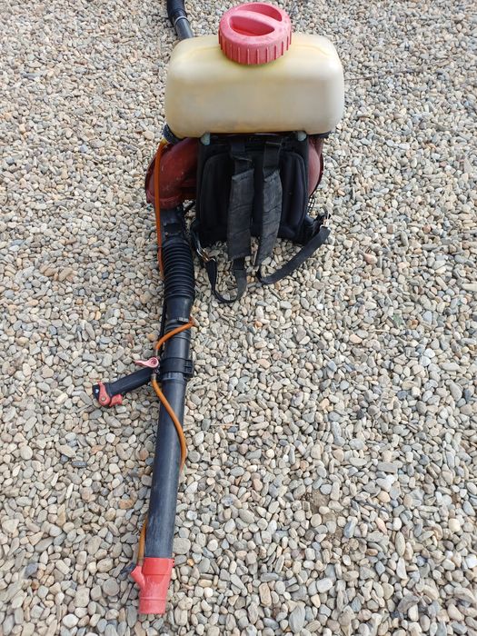 Atomizor solo 450 stare bună are rezervorul găurit  se vedAtomizor sol