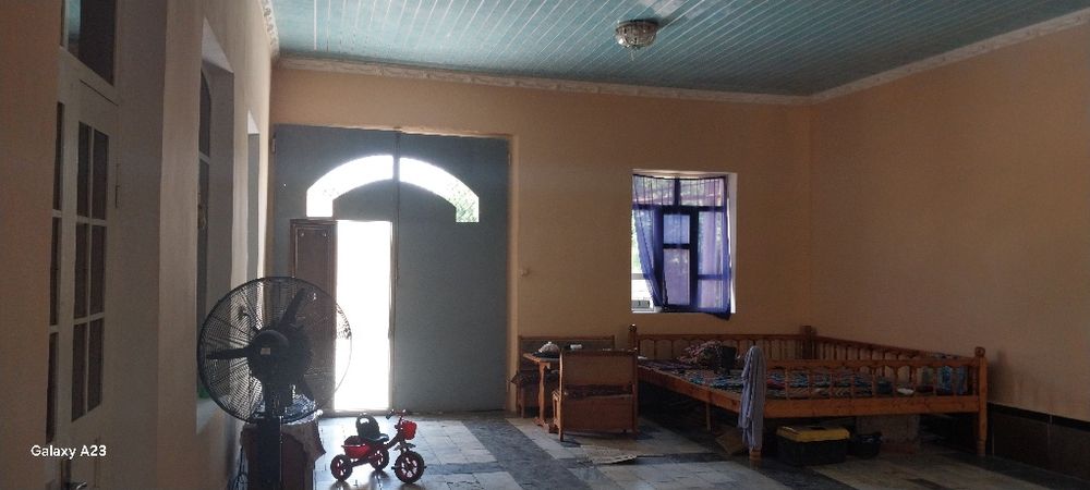 Ховли сотилади  5 сотихли замонавий кулайликларга  эга