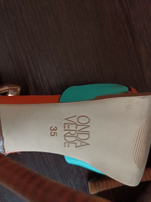 Босоножки кожаные