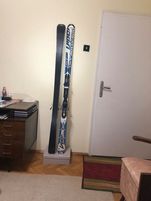Продавам алпийски среден клас Rossignol с дължина 170 см