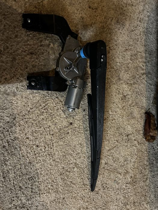 Заден капак, стоп, моторче за чистачка и ел дръжкза хюндай I30 хечбек,