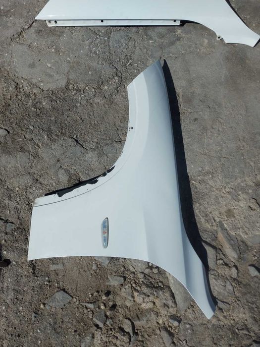 Преден ляв и преден десен калник за БМВ х1 Е84