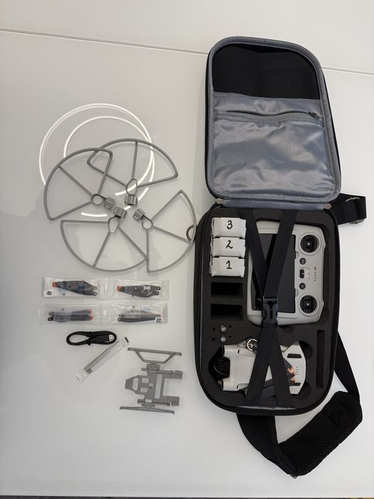 Дрон DJI Mini 3 Pro Fly More Combo