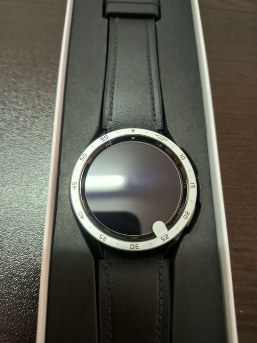 Samsung Galaxy Watch 6 Classic 43 mm + 4 верижки + 3 протектора + безел