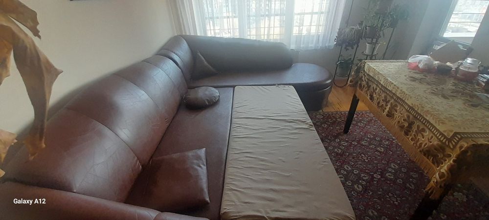 Кожен разтегателен диван