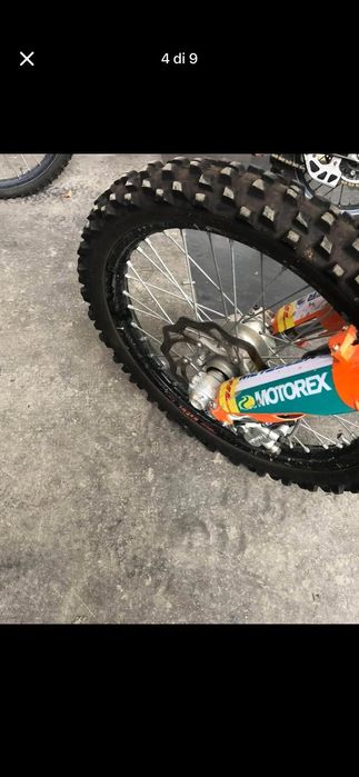 Vând o KTM 450, foarte puțin folosită.