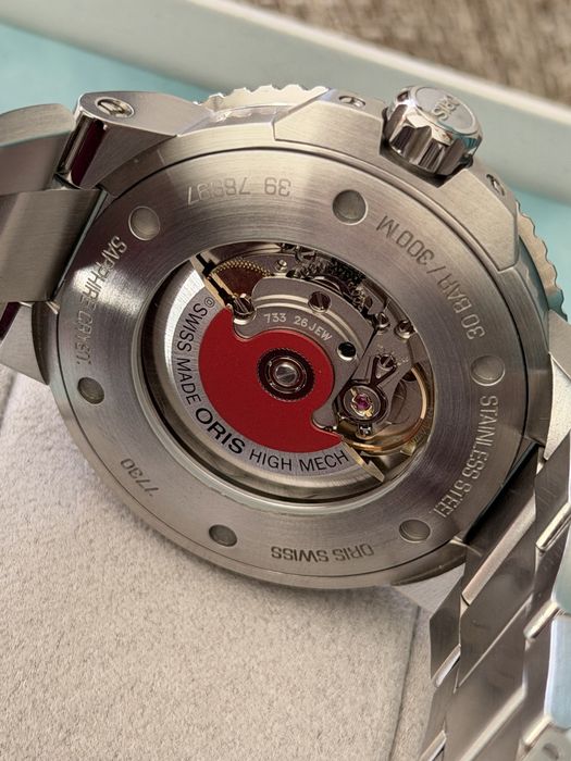 Oris Aquis Date Relief Cherry 43.5mm