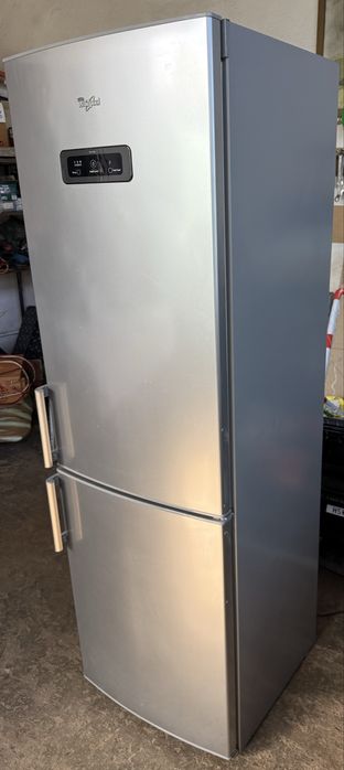 Vand frigider Whirlpool