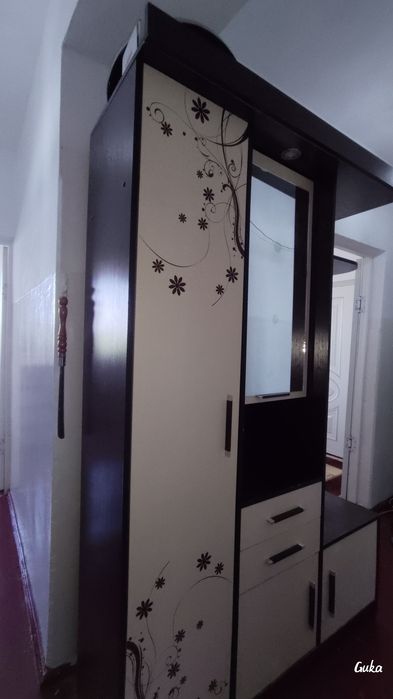 Продам Прихожую.