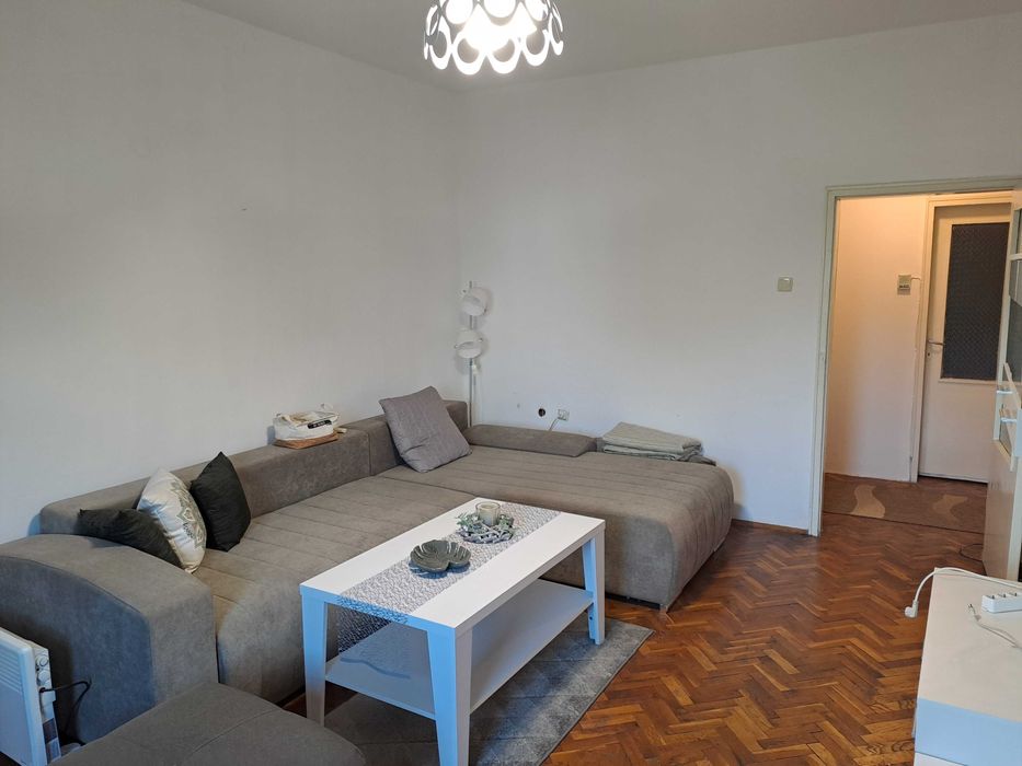 Продава се Тристаен апартамент в Плевен, Широк център - 121 кв.м за 1488 €/кв.м - Снимка #1