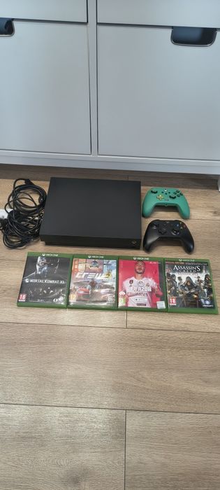 Xbox One X / 1 TB