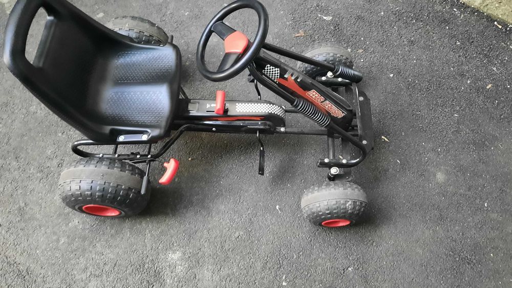 Kart cu pedale pentru copii