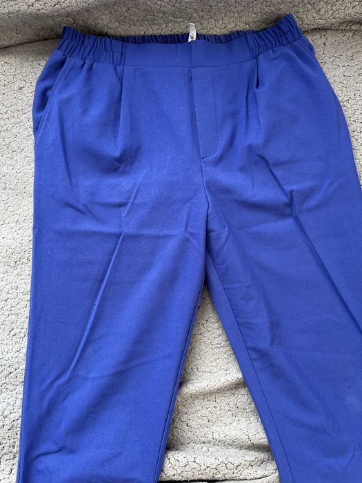 Pantaloni bershka lejeri