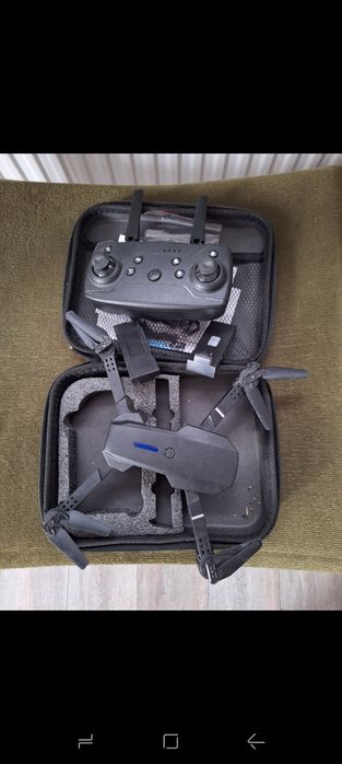 Vând dronă cu cameră