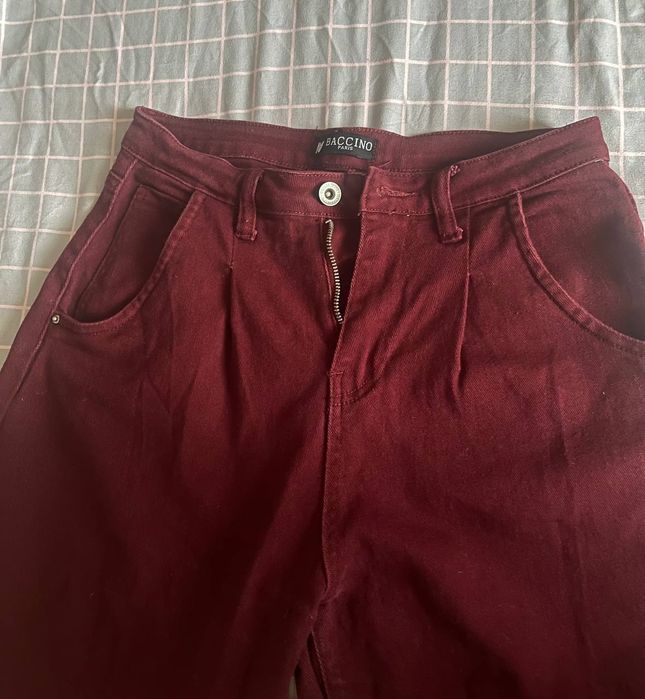 Продам бордовые джинсы